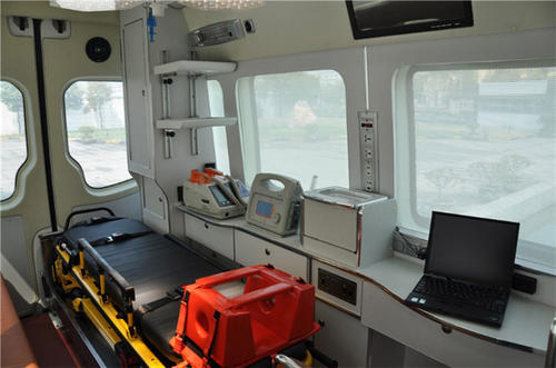常山县救护车内部